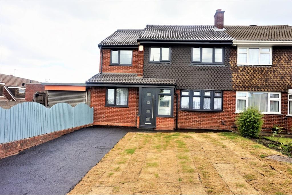 4 bedroom detached house for sale in Tunnel Road, West Bromwich, B70