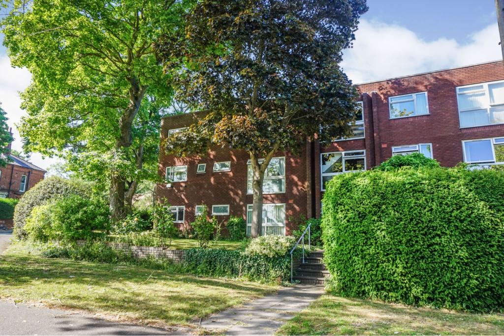 2 bedroom flat for sale in 75 Sutton Road, Walsall, WS1