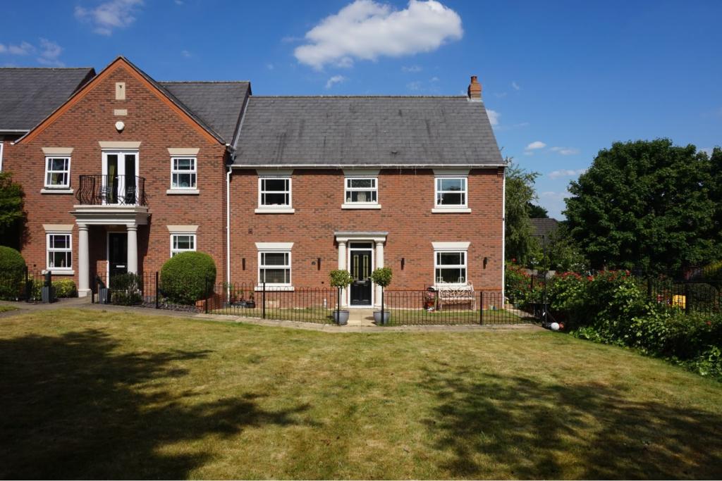 4 bedroom end of terrace house for sale in Selwyn Road, Burntwood, WS7