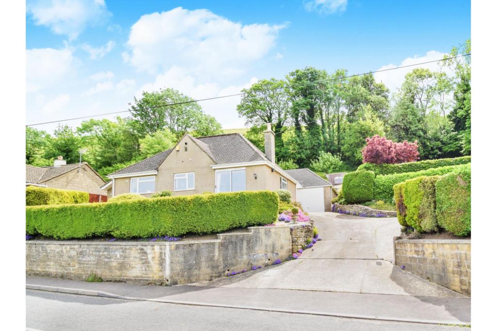 3 bedroom detached bungalow for sale in Selsley West, Stroud, GL5