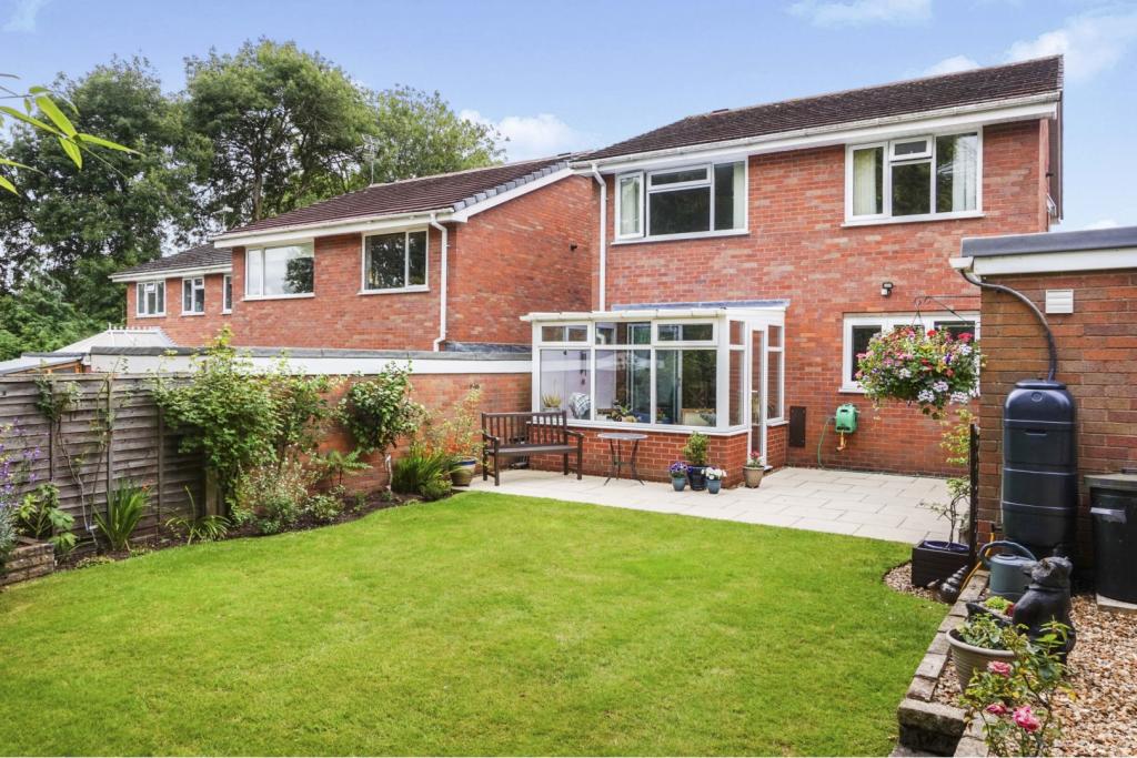 3 bedroom detached house for sale in Avondale Road, Bridgnorth, WV16