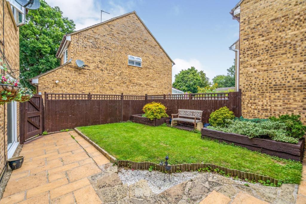3 bedroom detached house for sale in Blakes Avenue, Witney, OX28