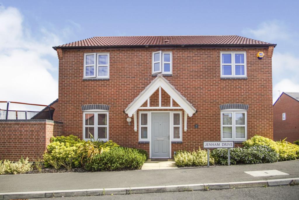 4 bedroom detached house for sale in Jenham Drive, Sileby, Loughborough