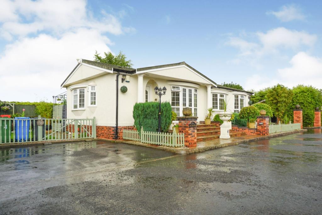 2 bedroom park home for sale in Hordern Park, Coven Heath