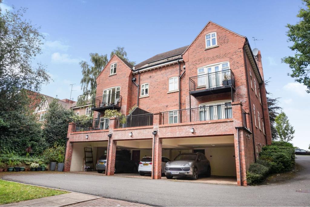 2 bedroom penthouse for sale in Hillcroft House The Glade 29 Kenelm
