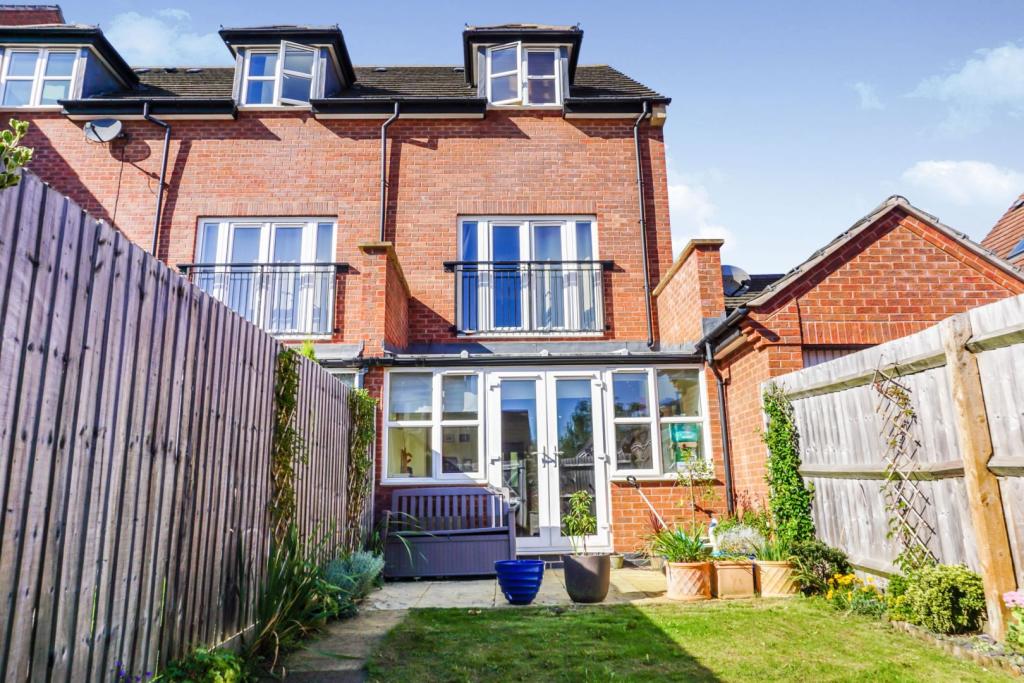 3 bedroom town house for sale in Charnwood Forester End, Loughborough, LE11