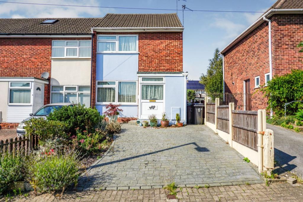 2 bedroom end of terrace house for sale in Springfield Court