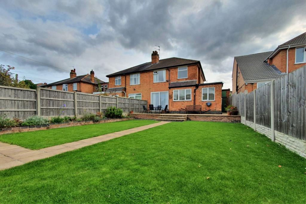 3 bedroom semidetached house for sale in Glenfield Road, Leicester, LE3