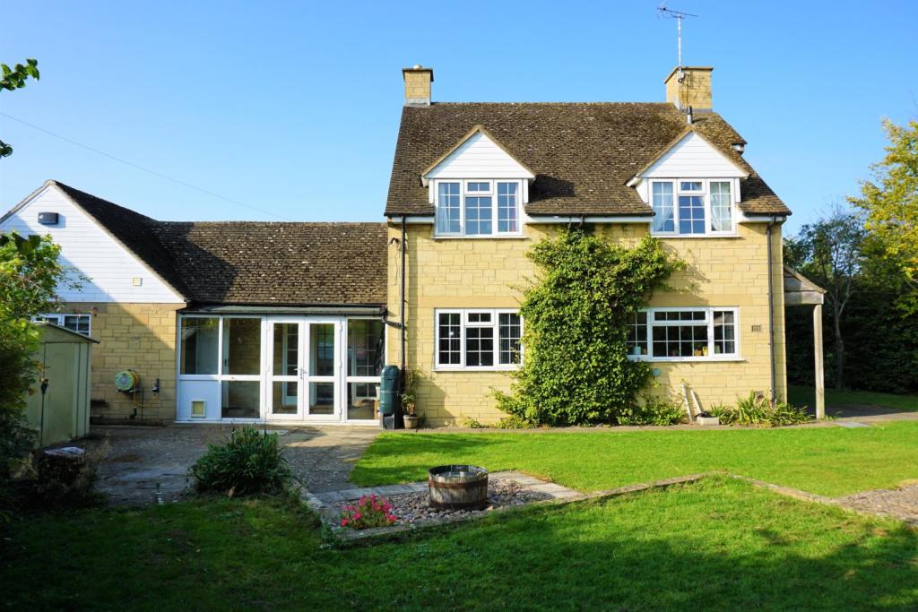 5 bedroom detached house for sale in Badgeworth Lane, Badgeworth