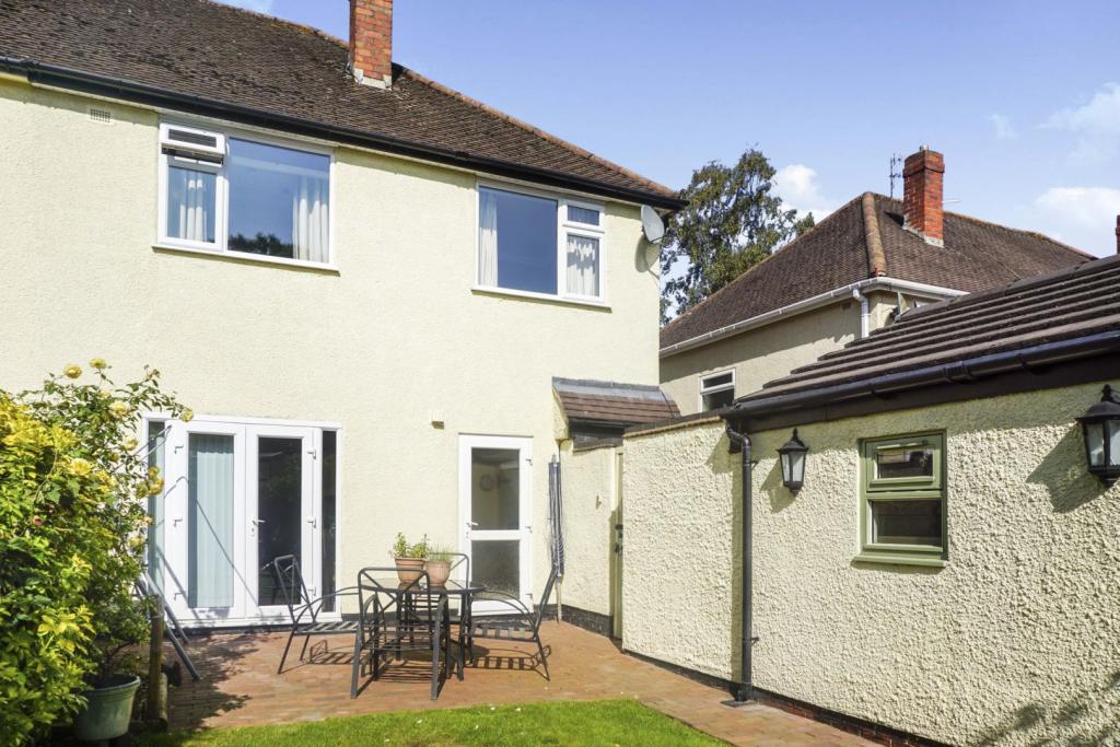 3 bedroom semidetached house for sale in Kingsley Road, Kingswinford, DY6