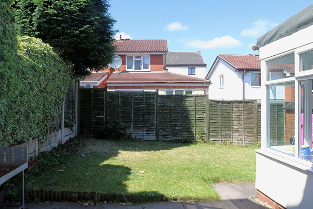 3 bedroom semidetached house for sale in St. James Road, Oldbury, B69