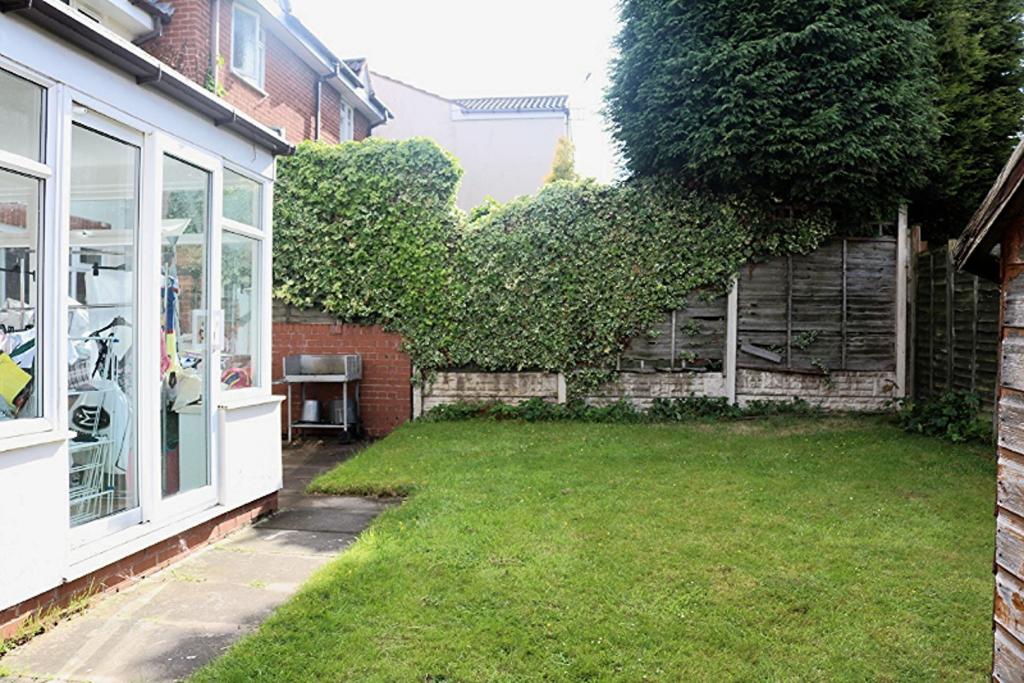 3 bedroom semidetached house for sale in St. James Road, Oldbury, B69