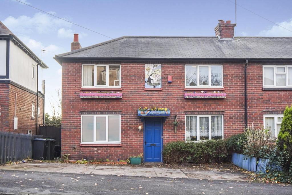 3 bedroom semidetached house for sale in Road, Oldbury, B68