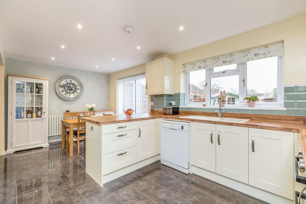 4 bedroom detached house for sale in Merlin Way, Bicester, OX26