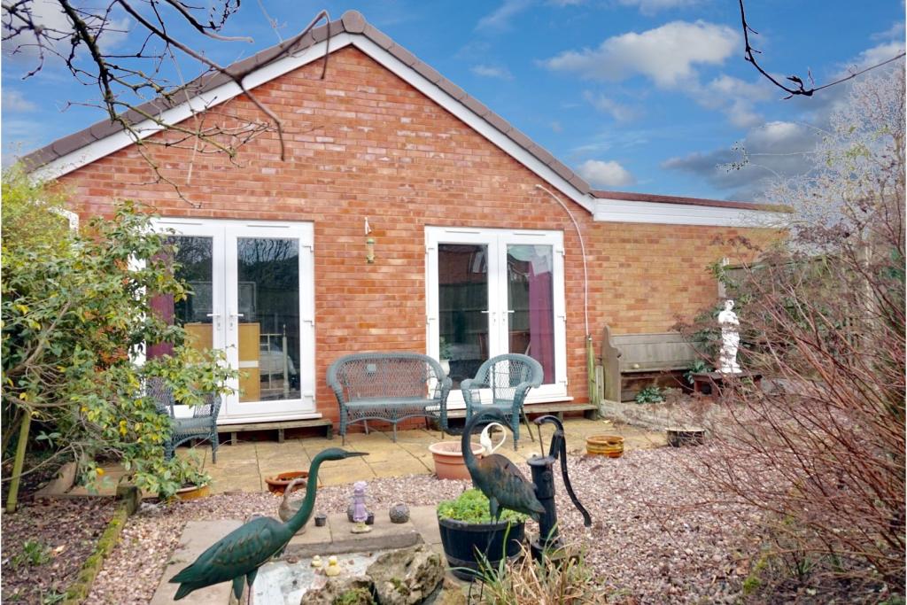 3 bedroom detached bungalow for sale in Cherwell, Tamworth, B77