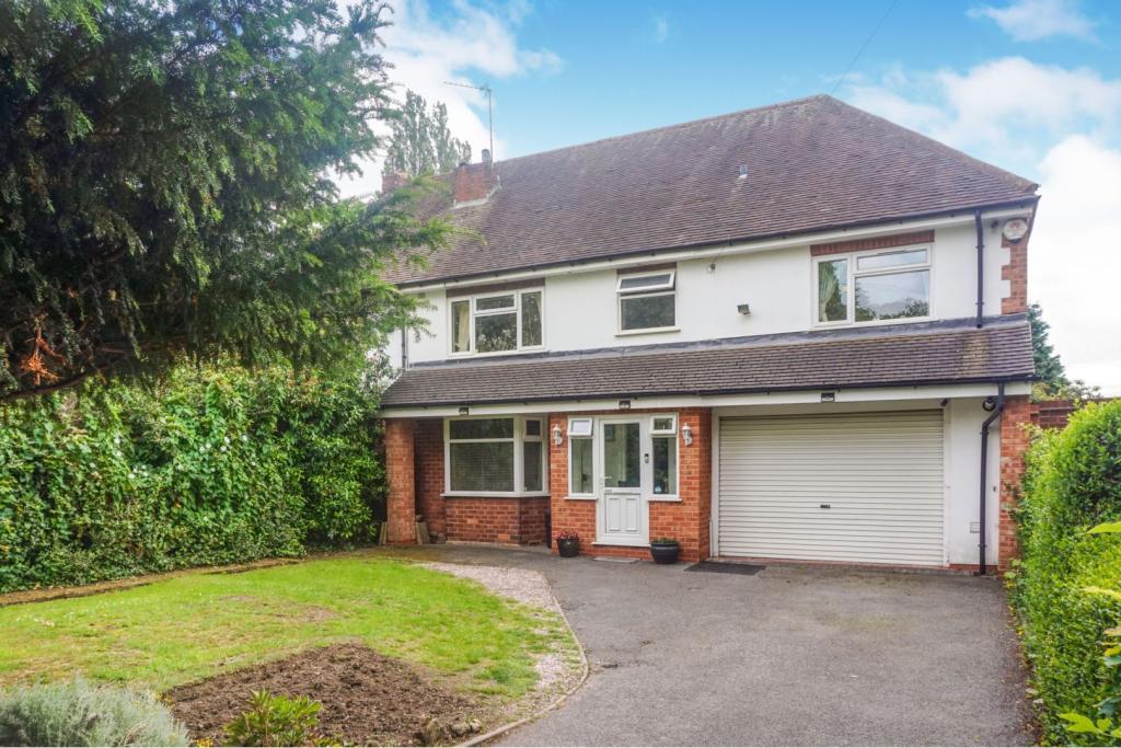 5 bedroom semidetached house for sale in Birmingham Road, Walsall, WS5