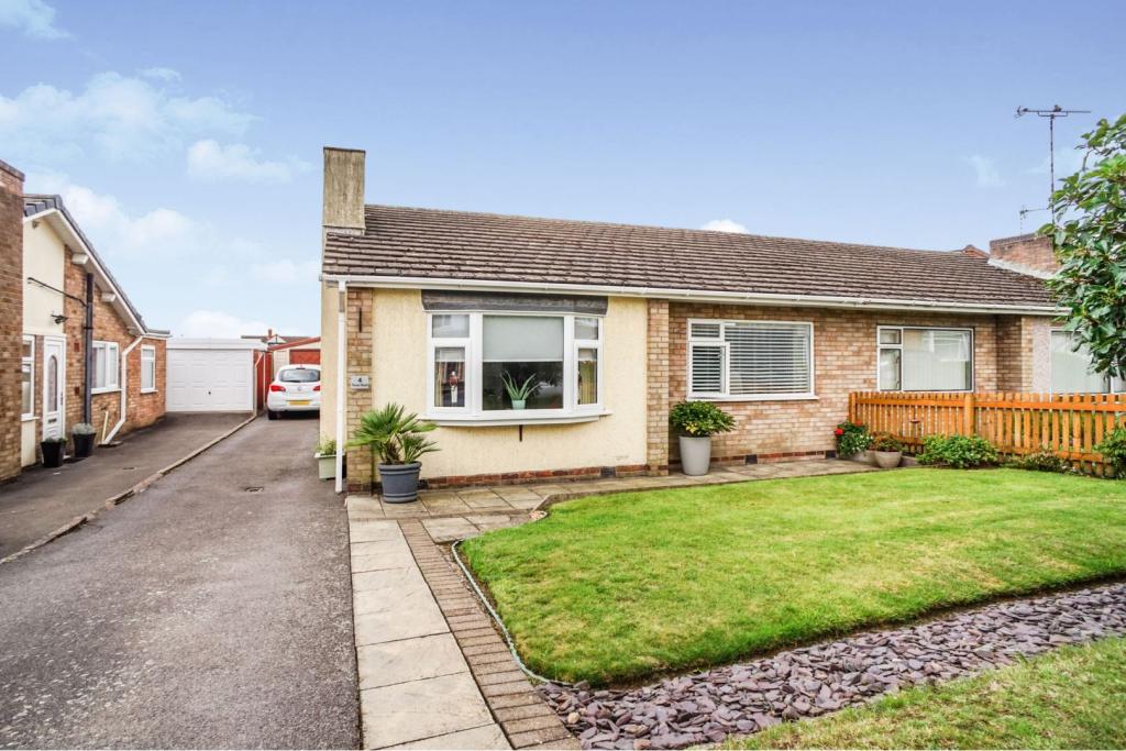 2 bedroom semi-detached bungalow for sale in Tamar Road, Bulkington, CV12