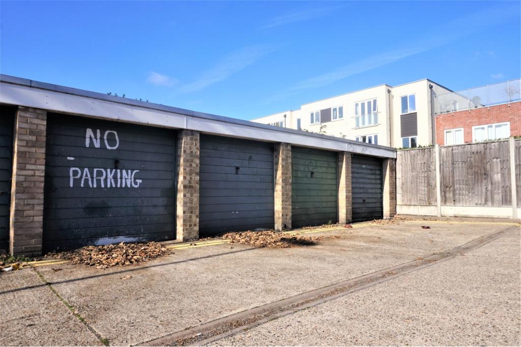 4 bedroom terraced house for sale in Agricola Place, Enfield, EN1