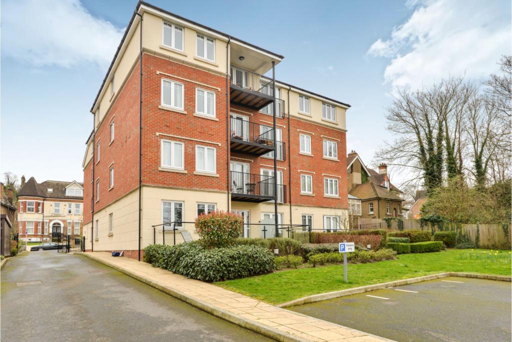 2 bedroom apartment for sale in 28 Normanton Road, South Croydon, CR2