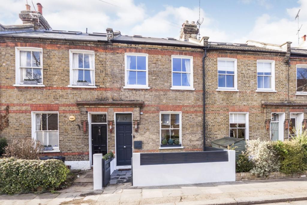 3 bedroom terraced house for sale in Sefton Street, Putney, SW15