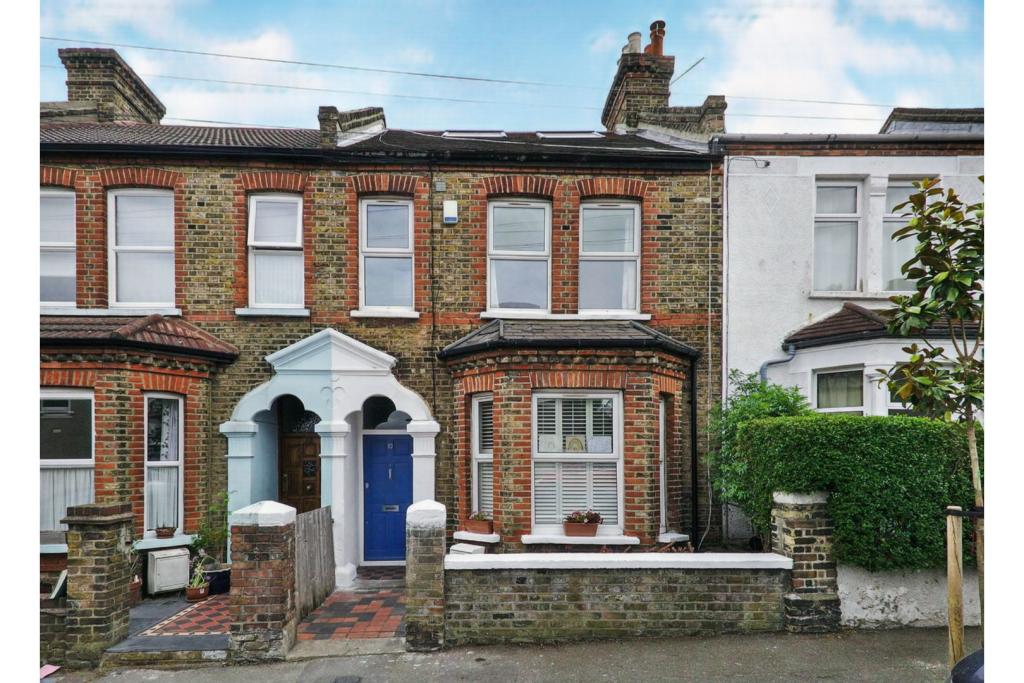 5 bedroom terraced house for sale in Neuchatel Road, Catford, SE6
