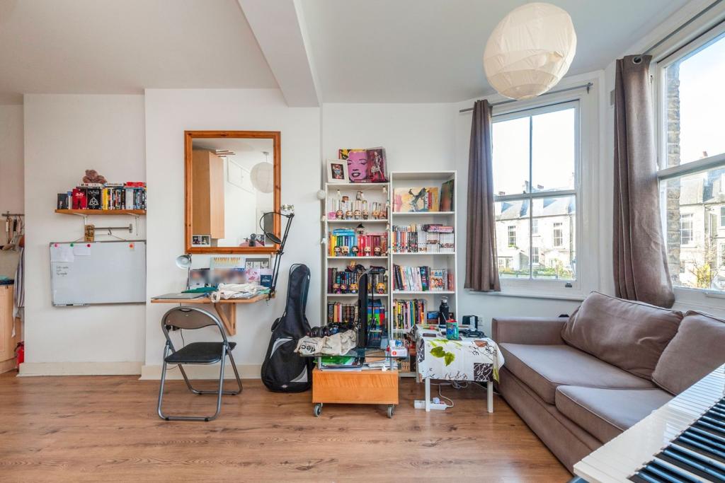 1 bedroom ground floor flat for sale in 5456 Knatchbull Road, London, SE5