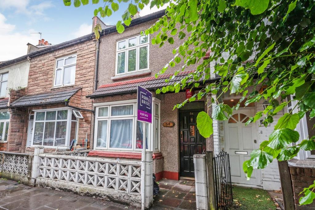 3 bedroom terraced house for sale in Blackshaw Road, Tooting, SW17