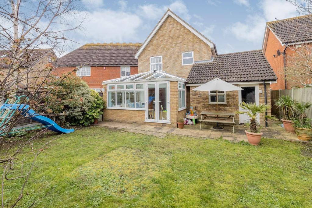 3 bedroom detached house for sale in Hornbeam Chase, Brandon Groves