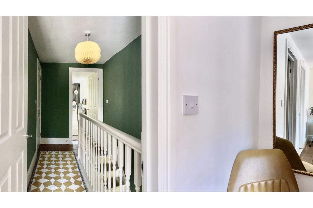 2 bedroom terraced house for sale in Red Lion Lane, London, SE18