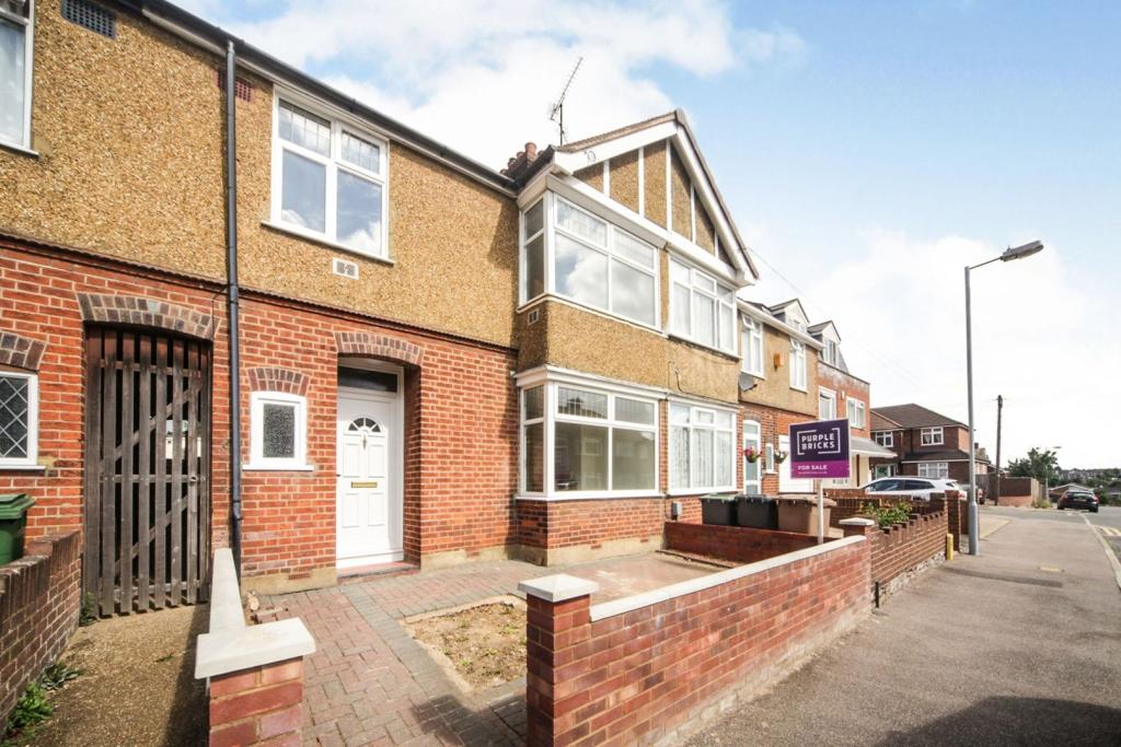 3 bedroom terraced house for sale in Devon Road, Luton, LU2