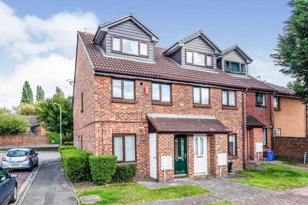 2 bedroom duplex for sale in Coulter Close, Hayes, UB4