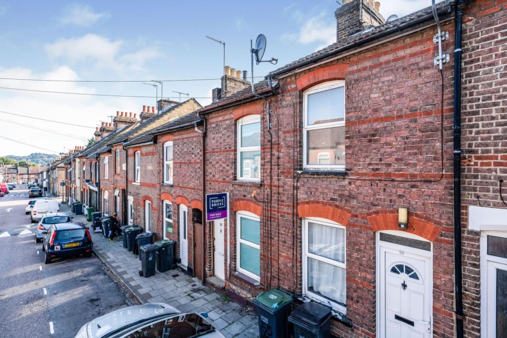 2 bedroom terraced house for sale in Ashton Road, Luton, LU1
