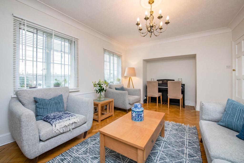2 bedroom flat for sale in Lyttelton Road, East Finchley, N2