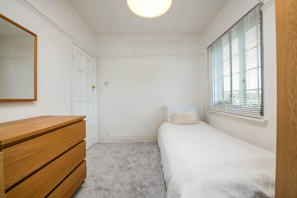 2 bedroom flat for sale in Lyttelton Road, East Finchley, N2
