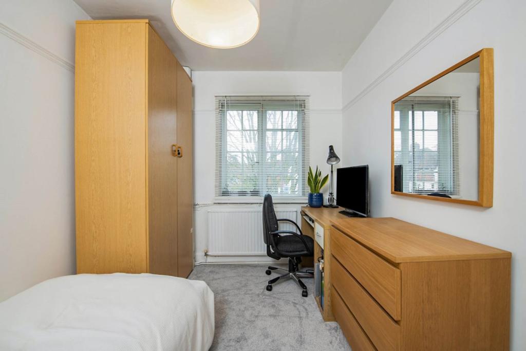 2 bedroom flat for sale in Lyttelton Road, East Finchley, N2