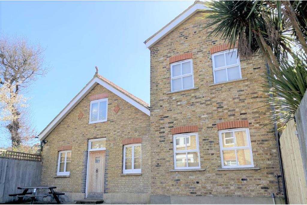 2 bedroom detached house for sale in Weir Road, Balham, SW12