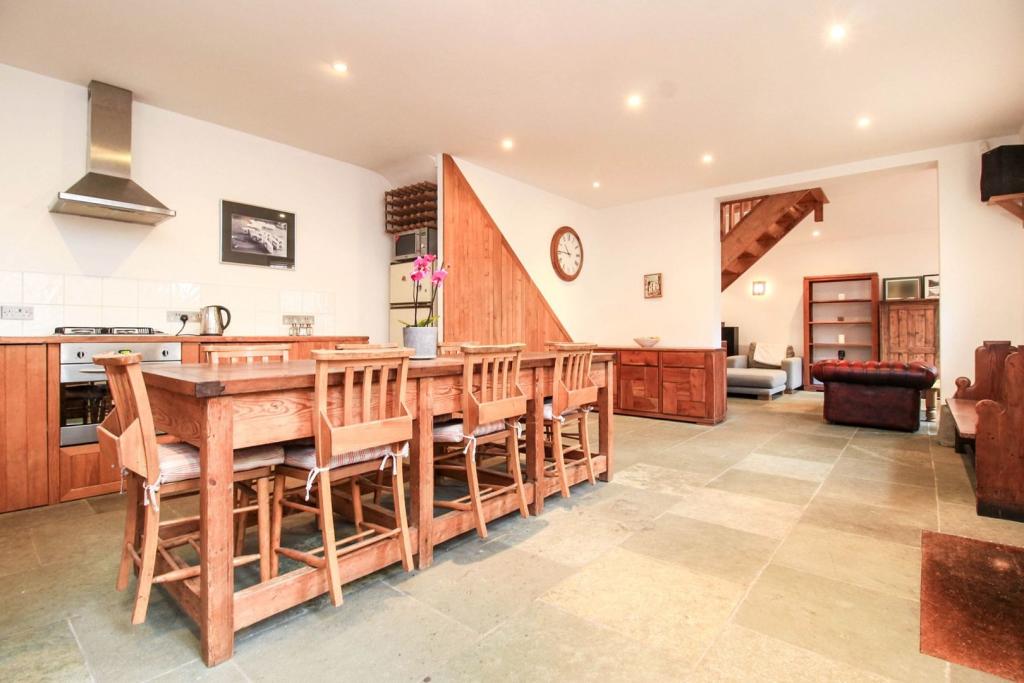 2 bedroom detached house for sale in Weir Road, Balham, SW12