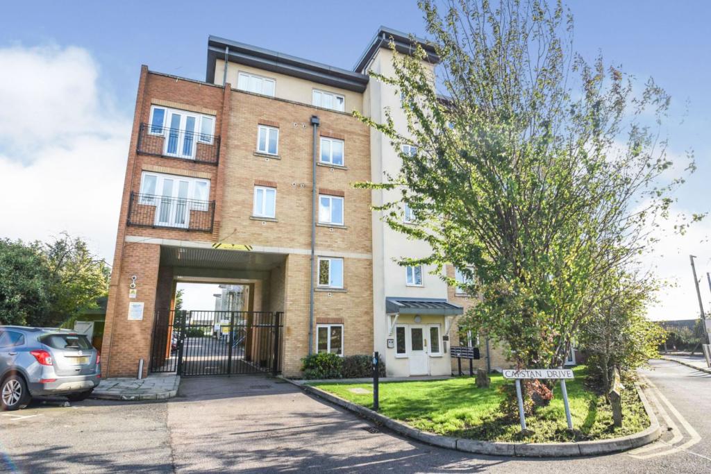 2 bedroom flat for sale in Capstan Drive, Rainham, RM13