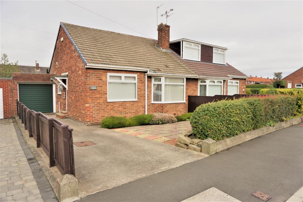 2 bedroom semidetached bungalow for sale in Downend Road, Newcastle