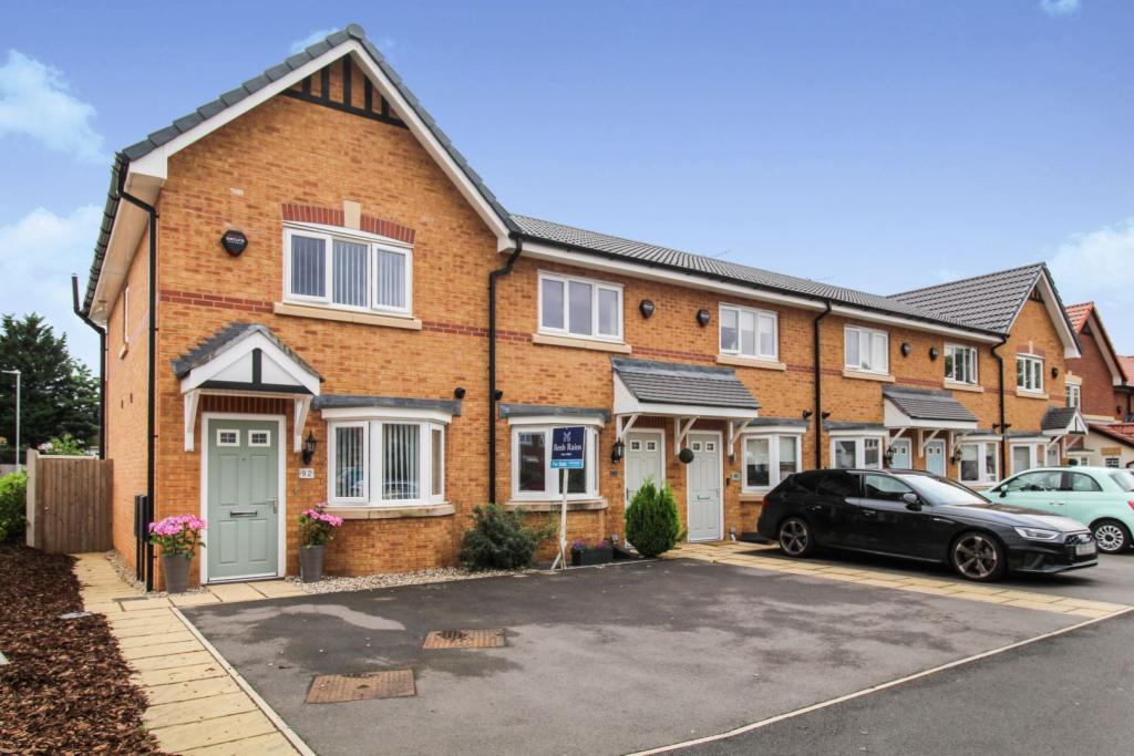 2 bedroom end of terrace house for sale in Chelford Road, St. Helens, WA10
