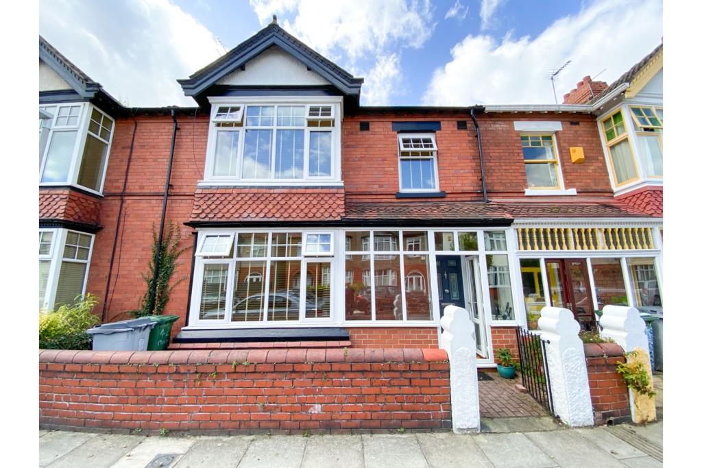 4 bedroom terraced house for sale in Manor Road, Hoylake, Wirral, CH47
