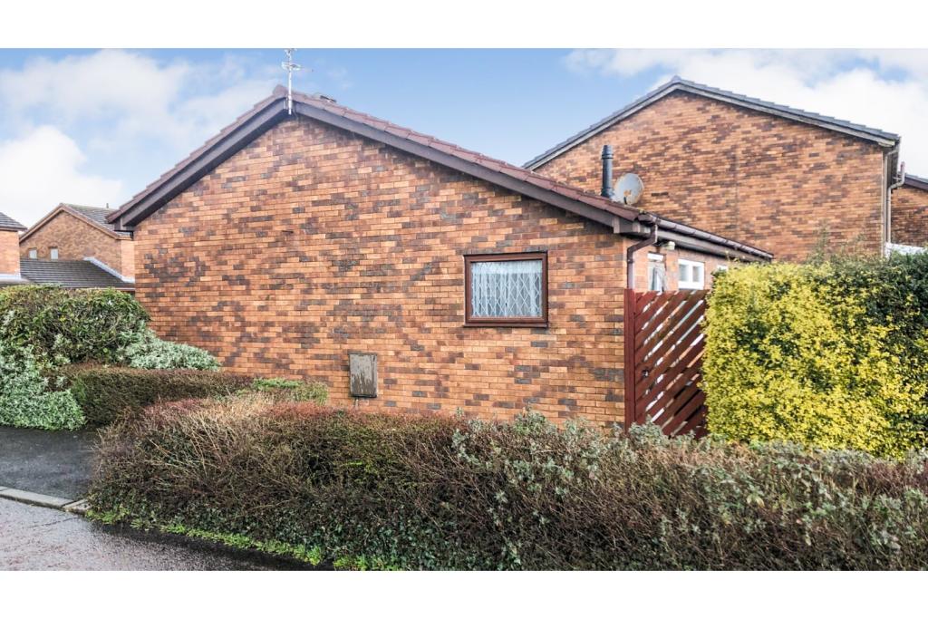 2 bedroom detached bungalow for sale in Meadow Park, Cabus, Garstang, PR3