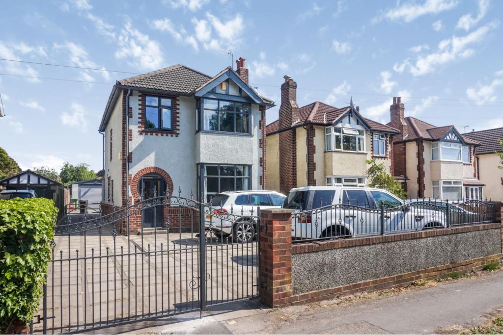 3 bedroom detached house for sale in Chester Road, Helsby, WA6