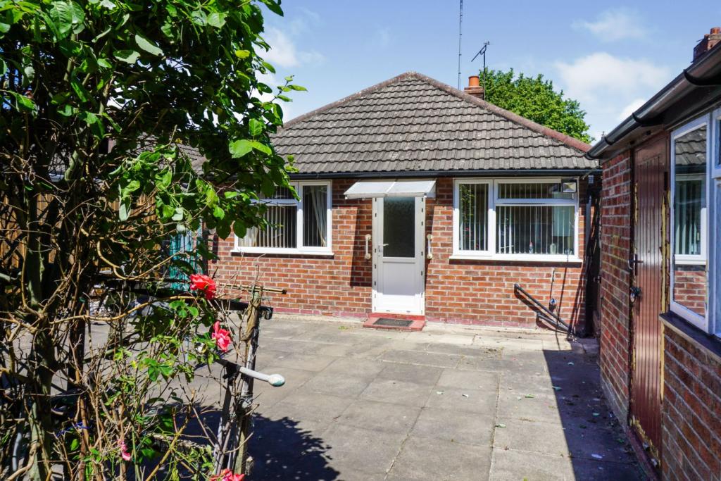 2 bedroom detached bungalow for sale in North Street, Crewe, CW1