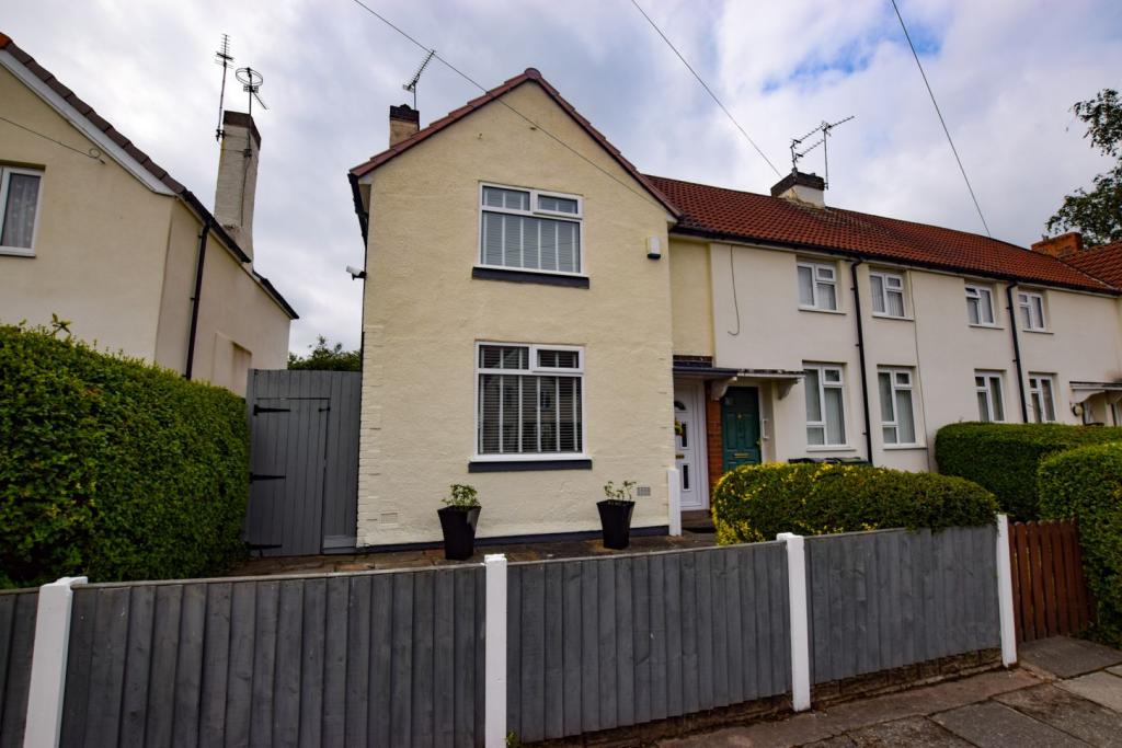 2 bedroom end of terrace house for sale in Dale Avenue, Bromborough