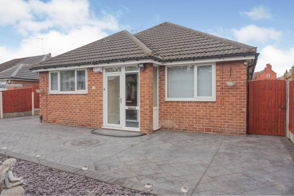 4 bedroom detached bungalow for sale in Meadows Road, Heaton Moor