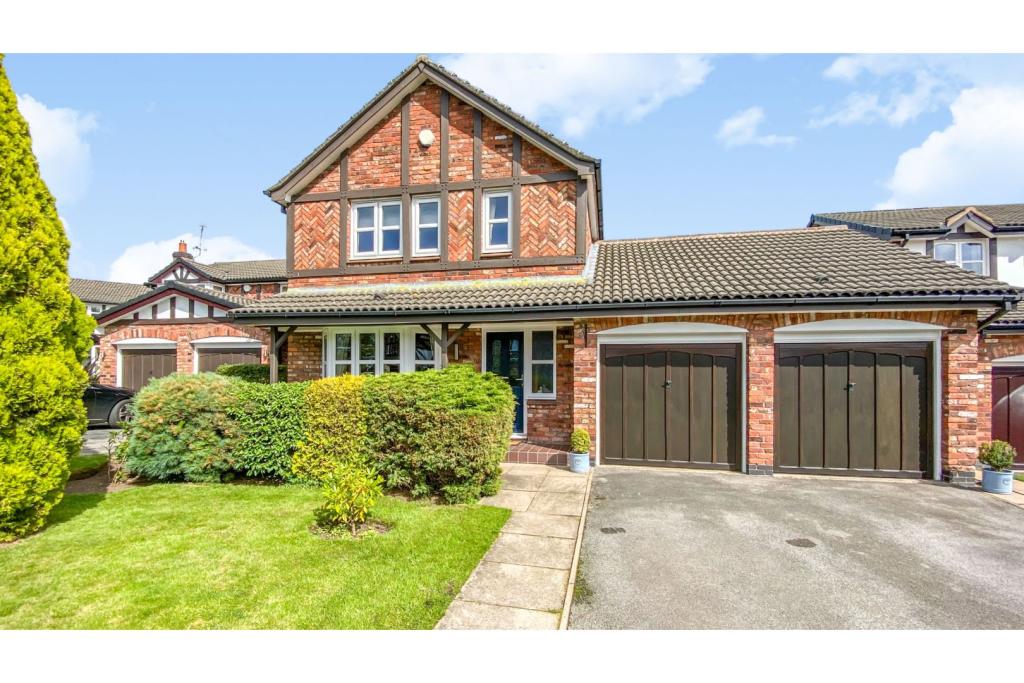 4 bedroom detached house for sale in Ascot Close, Congleton, CW12