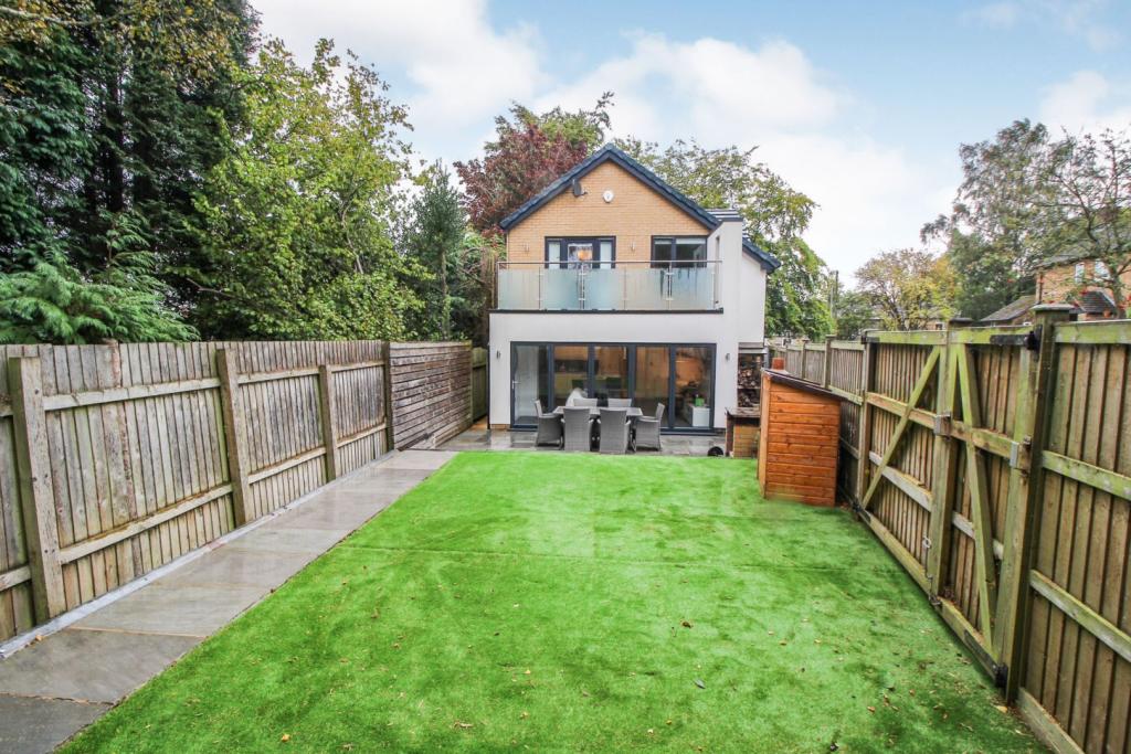 4 bedroom detached house for sale in Dane Hill Close, Disley, SK12