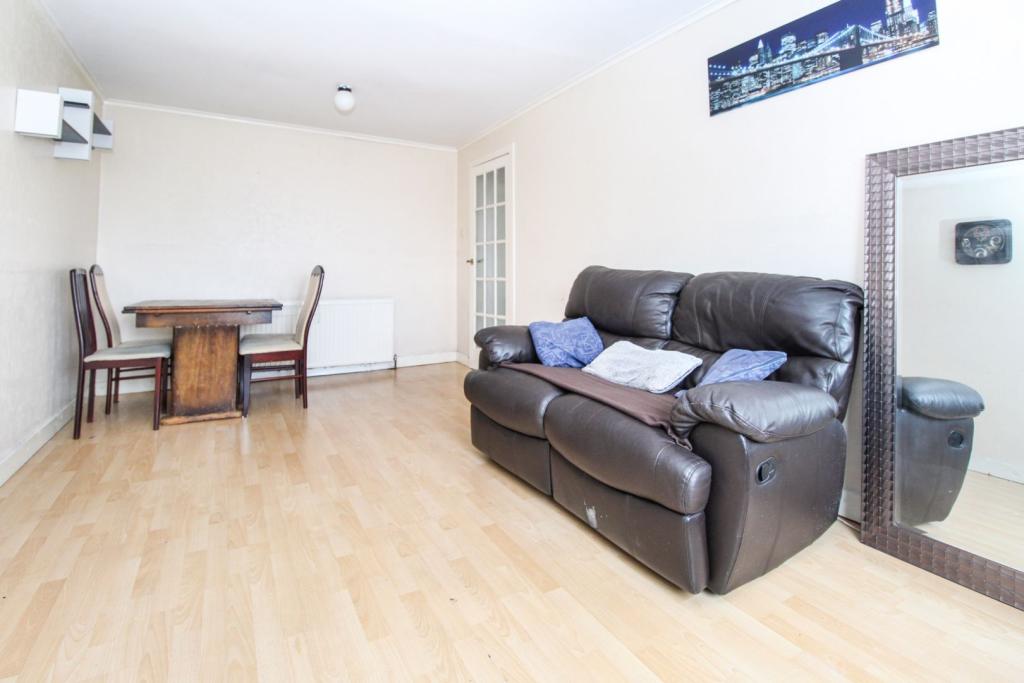 2 bedroom flat for sale in Cornhill Terrace, Aberdeen, AB16