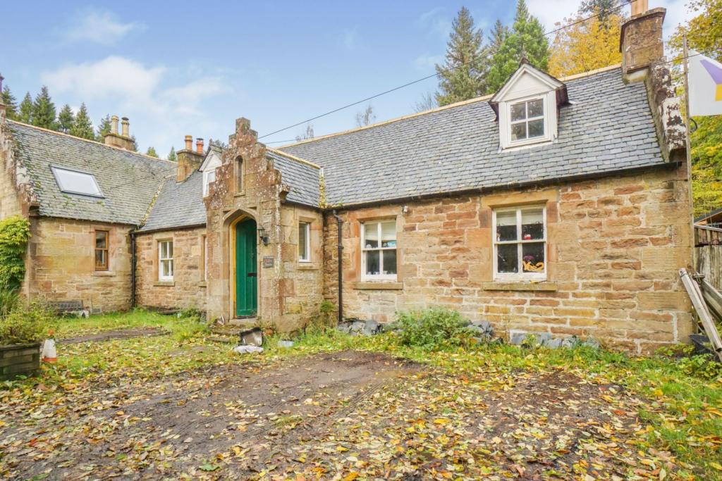 4 bedroom semidetached house for sale